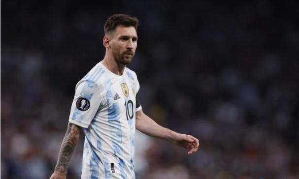 皇马内讧升级！两大核心公开对喷！阿隆索镇不住，银河战舰成笑话